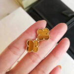 [Eternal Jewelry]CLOVER MEDIUM 1 MOTIFS TIGER EYE EARRINGS - Image 4