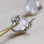 [Eternal Jewelry]CLOVER MEDIUM 1 MOTIFS  WHITE MOP EARRINGS SILVER - Image 7