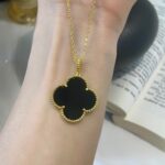 [Eternal Jewelry]CLOVER 25MM NECKLACE GOLD ONYX - Image 3