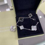 [Eternal Jewelry]CLOVER 5 MOTIFS SIVLER DARK MOP BRACELET - Image 2