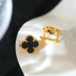 [Eternal Jewelry]CLOVER MEDIUM 1 MOTIFS  ONYX STUD EARRINGS - Image 4