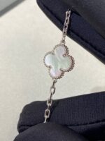 [Eternal Jewelry]CLOVER SILVER MOP 5 MOTIF BRACELET - Image 7