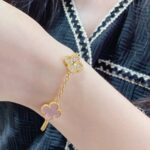 [Eternal Jewelry]CLOVER 5 MOTIF DIAMOND PINK MOP PINK GOLD BRACELET - Image 3