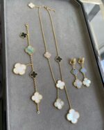 [Eternal Jewelry]CLOVER 3 MOTIF MOP ONYX DARK MOP PINK GOLD EARRINGS - Image 4