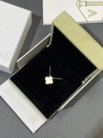 [Eternal Jewelry]CLOVER MEDIUM SILVER WHITE MOP NECKLACE - Image 4