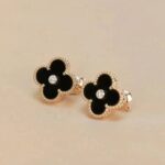 [Eternal Jewelry]CLOVER MEDIUM 1 MOTIFS ONYX DIAMOND EARRINGS - Image 3