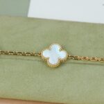 [Eternal Jewelry]CLOVER  5 MOTIF WHITE MOP BRACELET - Image 4