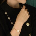 [Eternal Jewelry]CLOVER  5 MOTIF WHITE MOP BRACELET - Image 5