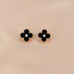 [Eternal Jewelry]CLOVER MEDIUM 1 MOTIFS ONYX DIAMOND EARRINGS - Image 4