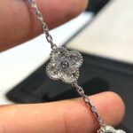 [Eternal Jewelry]CLOVER 5 MOTIF ONYXS DIAMOND BRACELET SILVER - Image 5