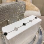 [Eternal Jewelry]CLOVER 5 MOTIF ONYXS DIAMOND BRACELET SILVER - Image 11