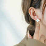[Eternal Jewelry]CLOVER MEDIUM 1 MOTIFS  WHITE MOP STUD EARRINGS - Image 4