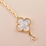 [Eternal Jewelry]CLOVER  5 MOTIF WHITE MOP BRACELET - Image 9