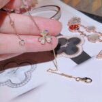 [Eternal Jewelry]FRIVOLE GOLD FLOWER DIAMOND BRACELET - Image 4